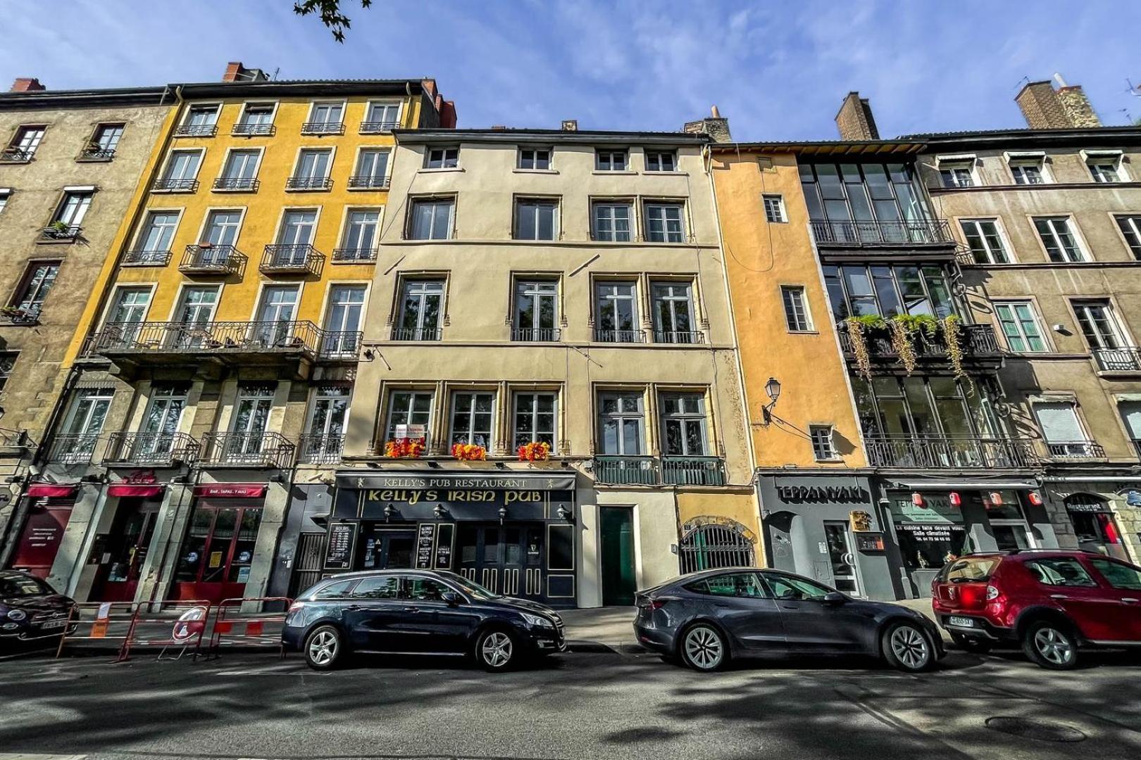 Beautiful Lyonnais Apartment-Parking Included Exterior photo